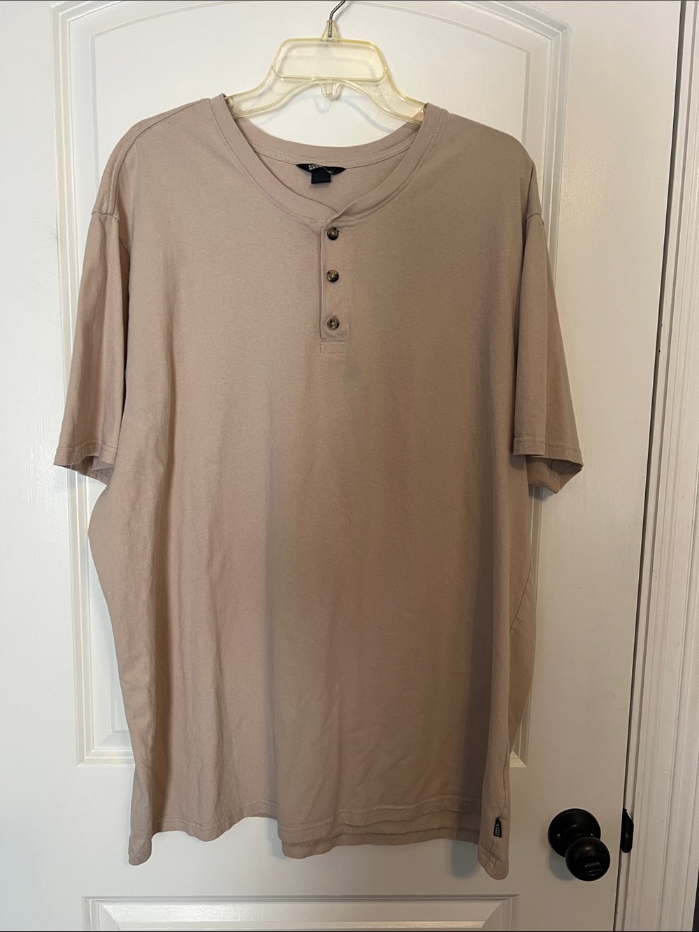 Eddie Bauer Men's Short-Sleeve Henley in Taupe